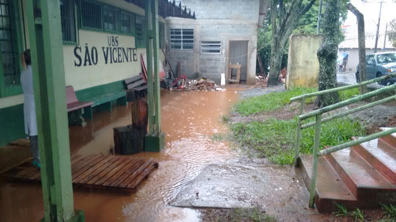 Chuvas provocam estragos em unidades de saúde