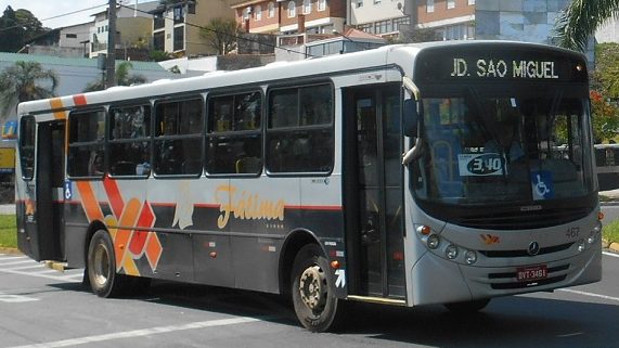 Empresa não teria comunicado Prefeitura de cortes de ônibus