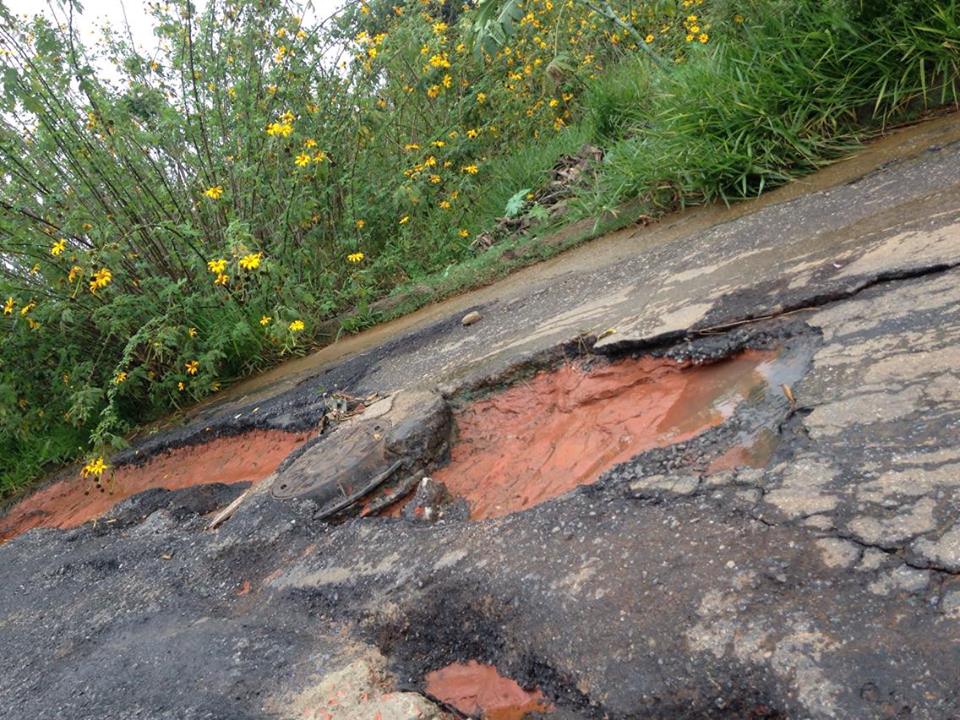 Moradores do São Miguel pedem socorro por causa de buracos