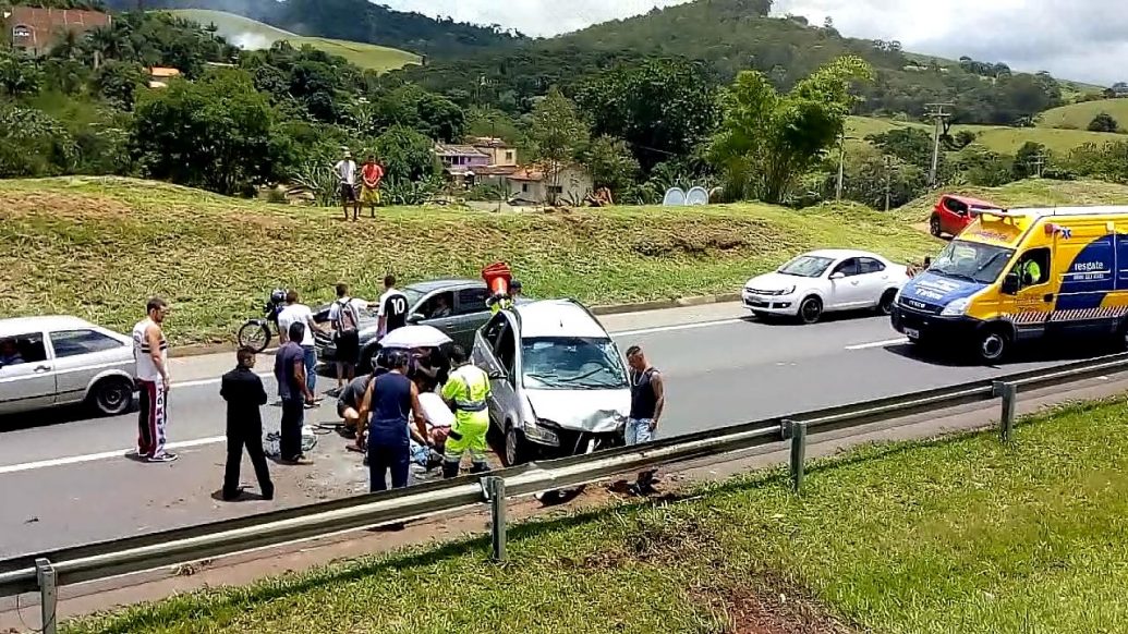 Acidente deixa trânsito lento em Atibaia do km 25 ao 26