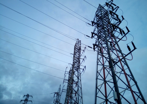 Queda de torre de transmissão gera falta de energia em Bragança