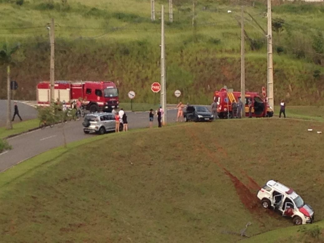 Motorista que colidiu carro contra viatura da PM estava aparentemente embriagado