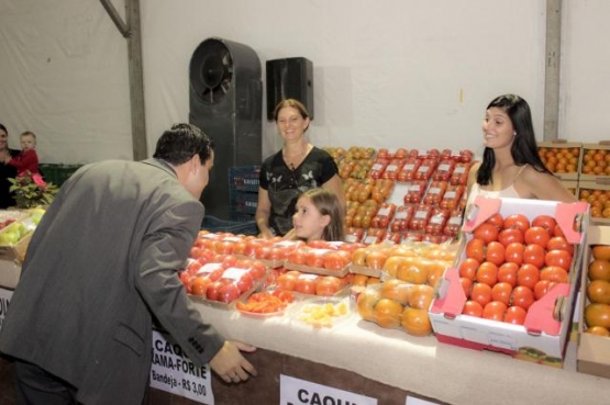 Itatiba se prepara para Festa do Caqui de 6 a 14 de abril