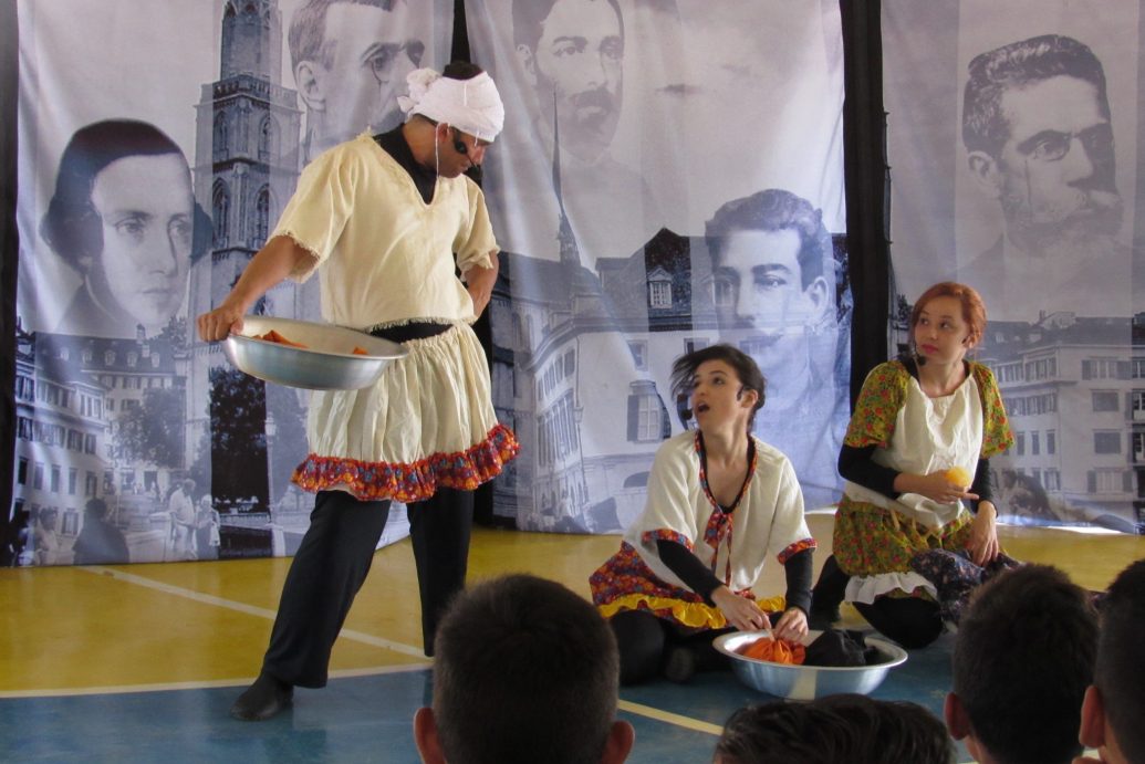 Clássicos da literatura são apresentados em escolas de Bragança Paulista