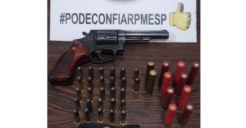 Polícia Militar apreende arma e munições após denúncia