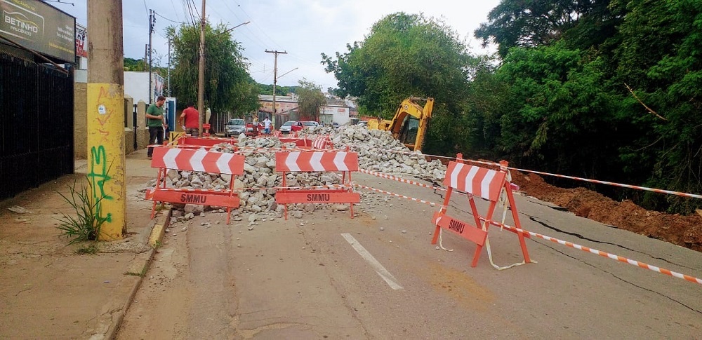 Avenida Juscelino Kubitschek é interditada para obras emergenciais