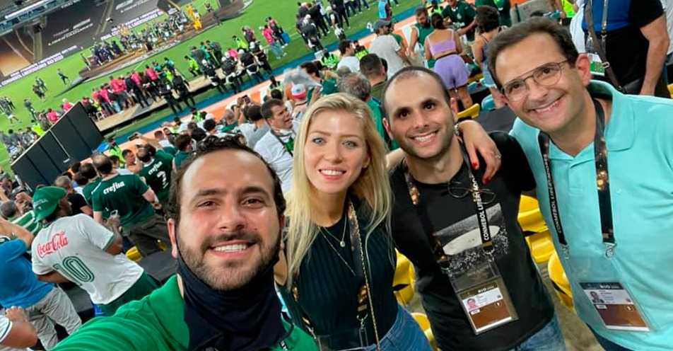 Sem máscara, Edmir Chedid participa de aglomeração na final da Libertadores no Maracanã