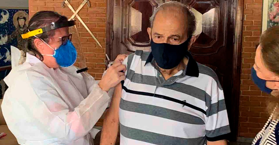 Prefeito Jesus Chedid é vacinado contra COVID-19