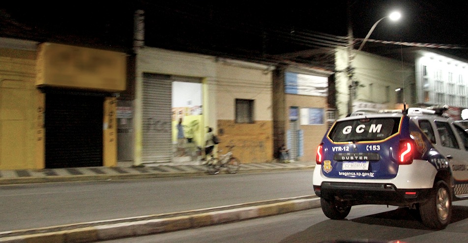 “Toque de Restrição”: Boteco descumpre medida e GCM não vê