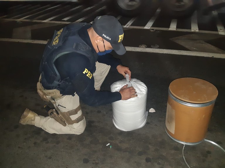 Polícia apreende 24 kg de cocaína na Fernão Dias