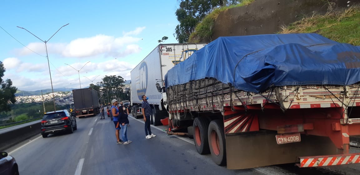 Acidente causa congestionamento de 5 km na Fernão Dias