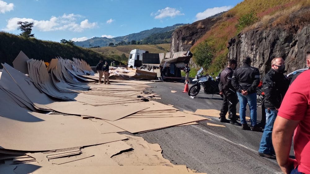 Acidente em Extrema interdita Rodovia Fernão Dias sentido BH