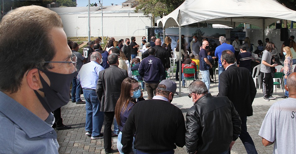 Em ritmo de pré-campanha Edmir Chedid inaugura obras sem o pai e com direito a aglomeração