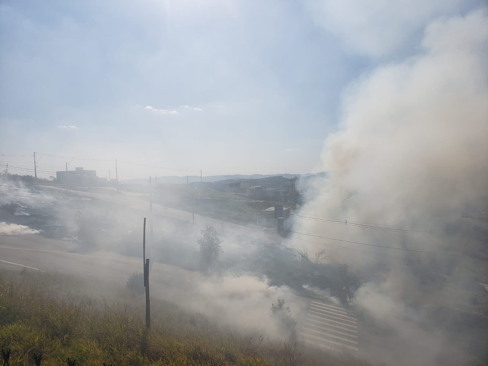 Incêndios preocupam moradores do Villa Verde e atingem rede de energia