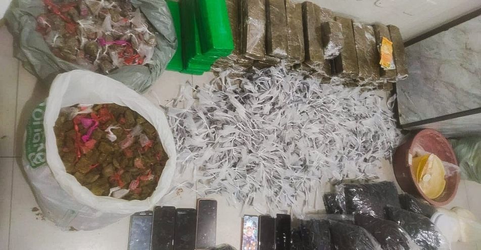 PM apreende 45 kg de maconha e mais de 6 mil porções de cocaína