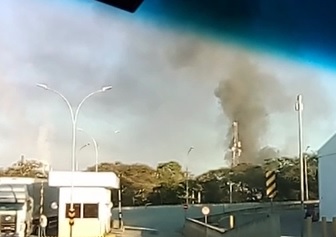 Incêndio atinge fábrica de papel em Bragança Paulista