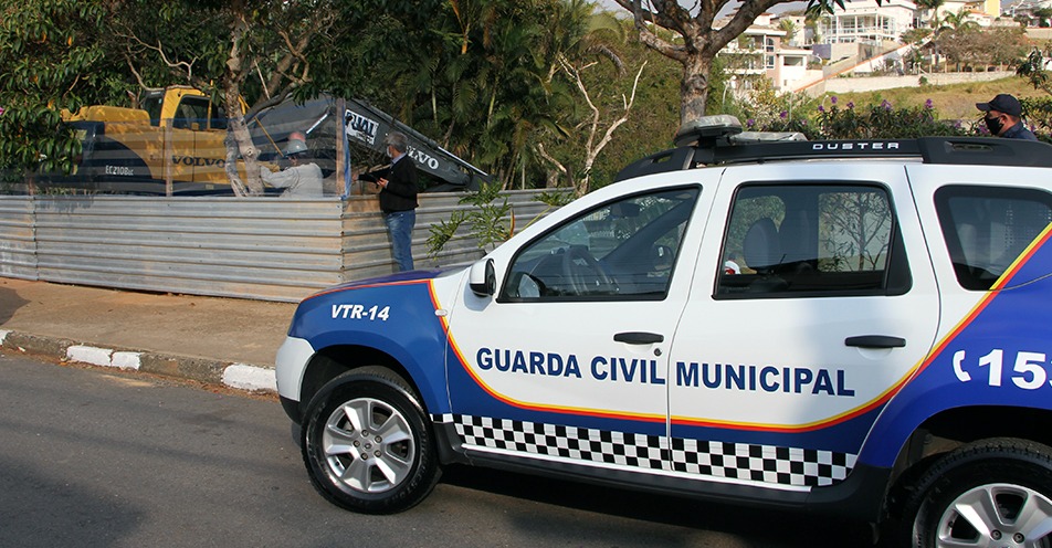 Com aparato policial, Prefeitura inicia obra no Lago do Orfeu