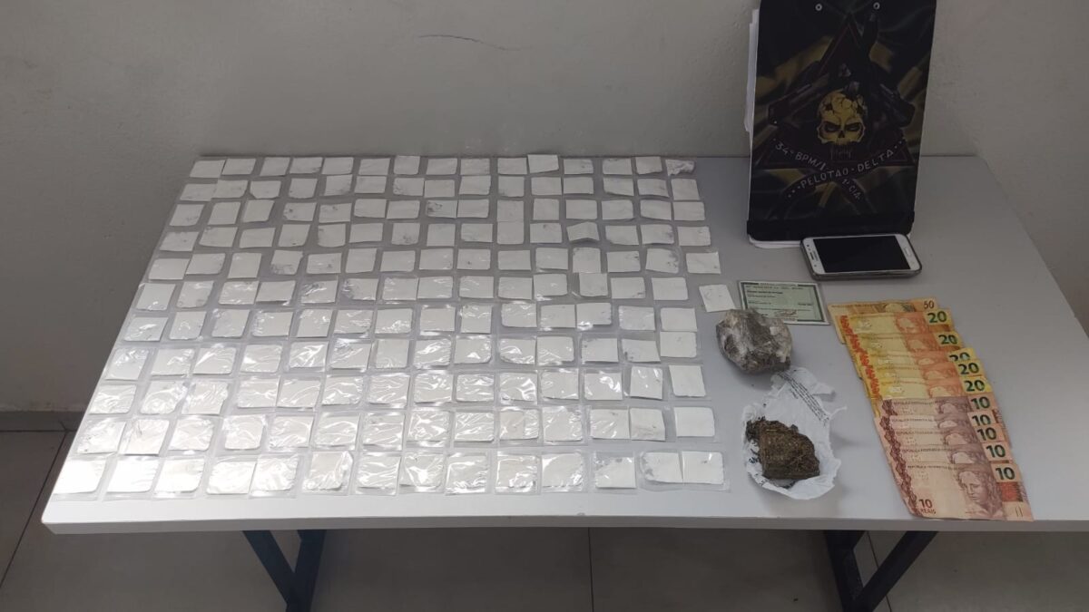 Homem tenta fugir da PM mas é detido por tráfico em Bragança