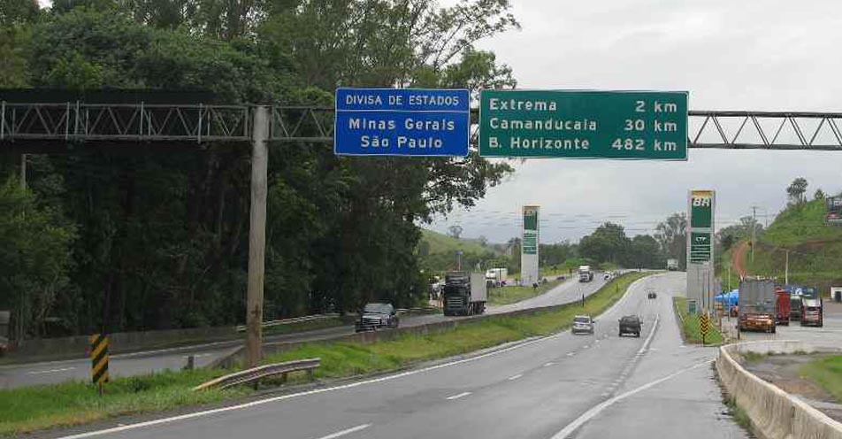 URGENTE: Caminhoneiros fazem paralisação na Rodovia Fernão Dias