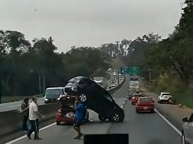 Acidente causa lentidão na Fernão Dias sentido São Paulo