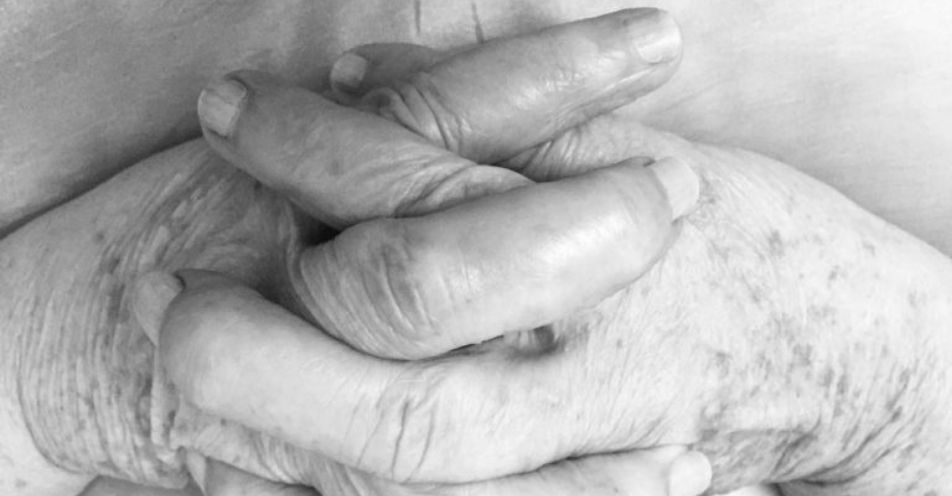 Mulher é presa após agredir o pai de 79 anos em Bragança