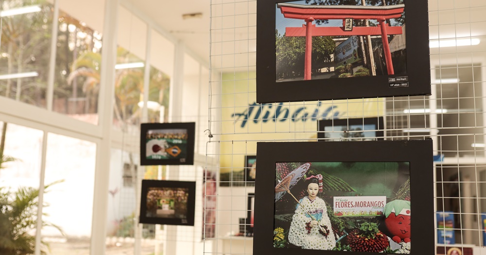 Festa das Flores e Morangos é retratada em exposição fotográfica