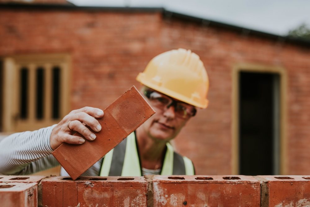 Construtora de Bragança Paulista contrata pedreiro