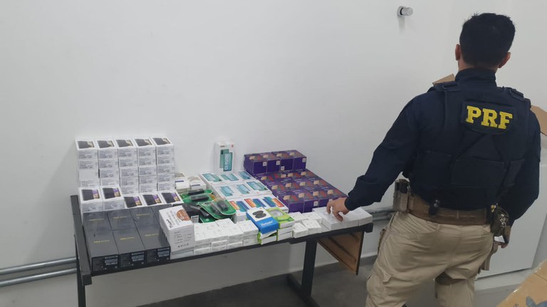 PRF apreende 74 celulares sem nota na Fernão Dias