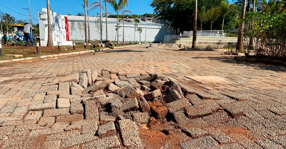 Praça não inaugurada precisa de reparos em Bragança Paulista