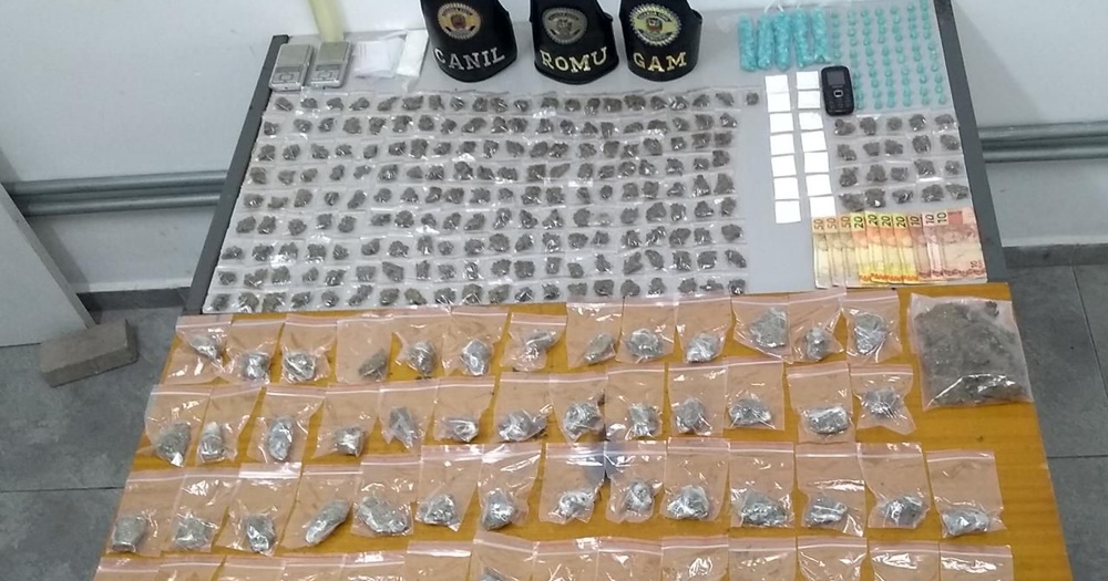 Adolescente de 15 anos é flagrado com drogas