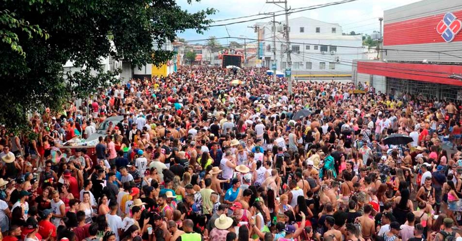 Duelo de abaixo-assinados: favoráveis e contra Carnaval colhem assinaturas