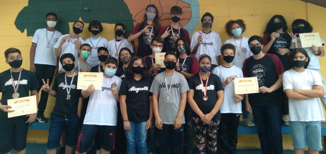 Alunos da Escola Estadual Alegretti são premiados por olimpíadas científicas