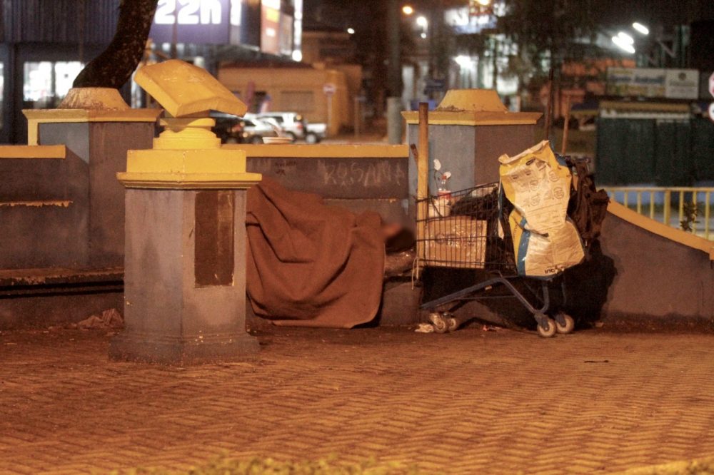 Pessoa em situação de rua é esfaqueada na madrugada de Natal