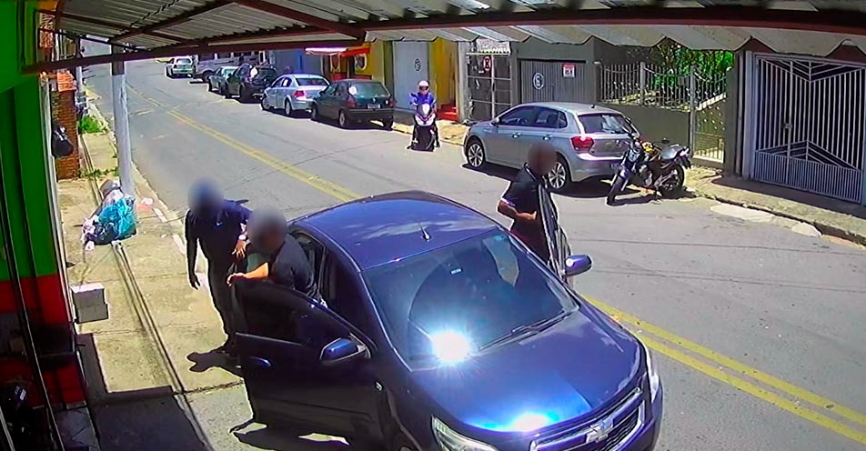 Ladrões disfarçados de policiais roubam bar em Bragança Paulista