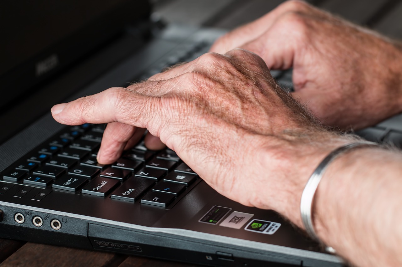 Palestra sobre golpes na internet voltada para idosos acontece dia 4