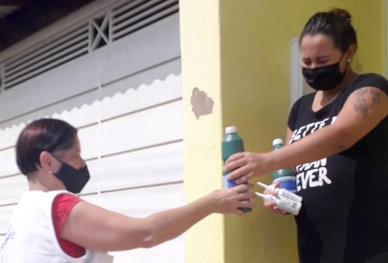 Força-tarefa distribui álcool gel e máscaras hoje na Vila Aparecida