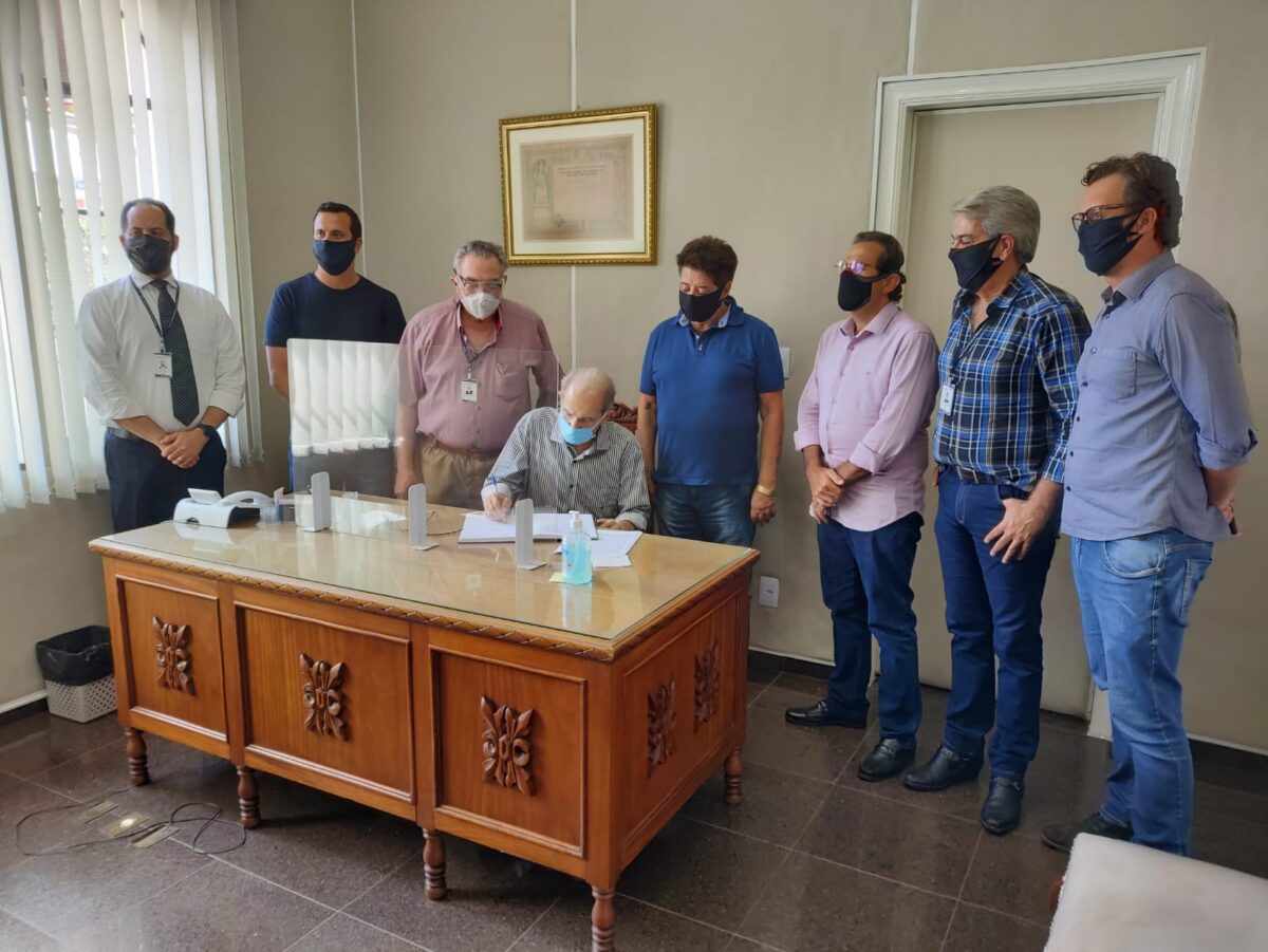 Jesus Chedid tem alta médica, retoma o trabalho e libera casas noturnas
