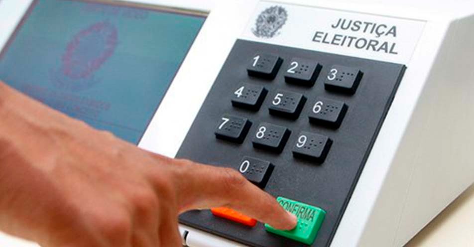 Brasileiros têm menos de dois meses para regularizar título de eleitor