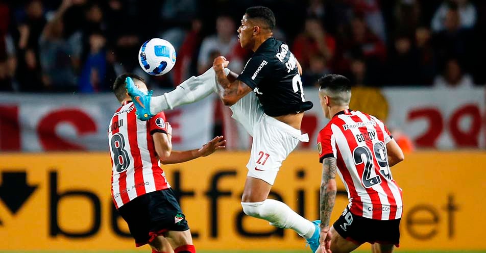 Bragantino perde para o Estudiantes, mas continua em segundo do grupo