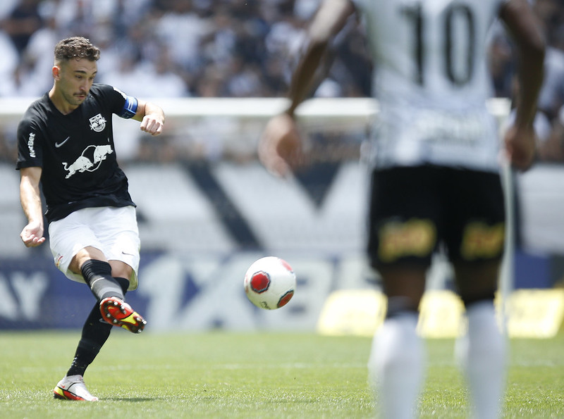 Bragantino recebe Corinthians em partida que vale a liderança do Brasileiro