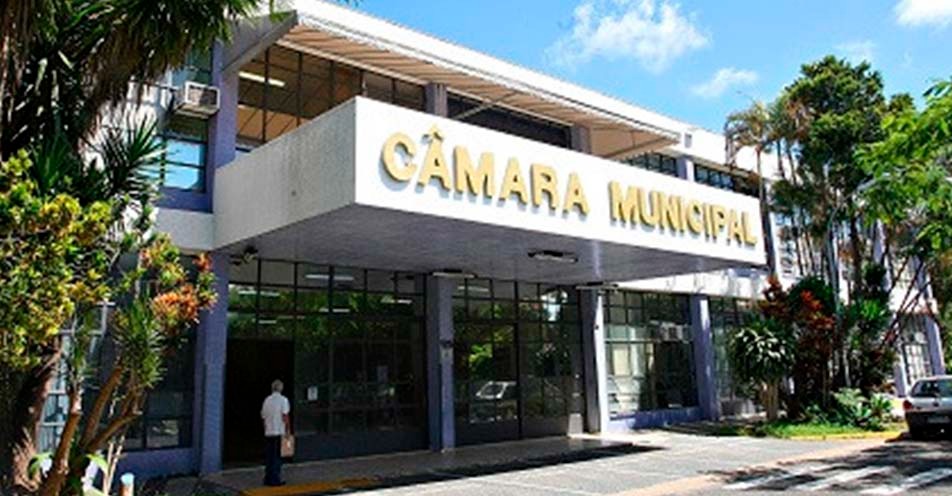 Apenas 4 vereadores assinam CEI para investigar transporte público em Bragança