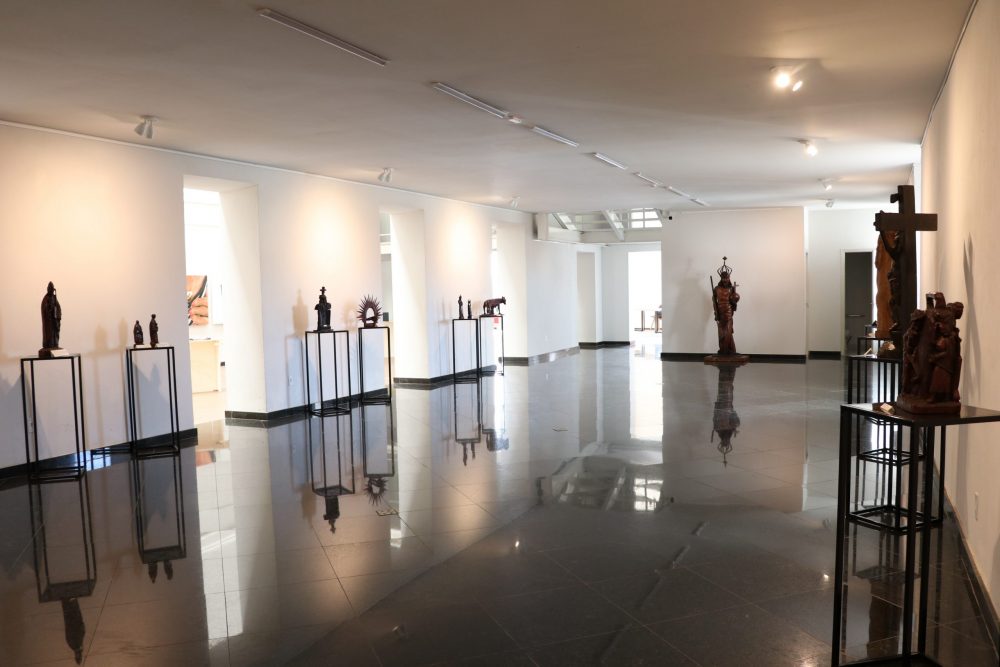 Exposição “Madeira Educada” vai até dia 31 no Carlos Gomes