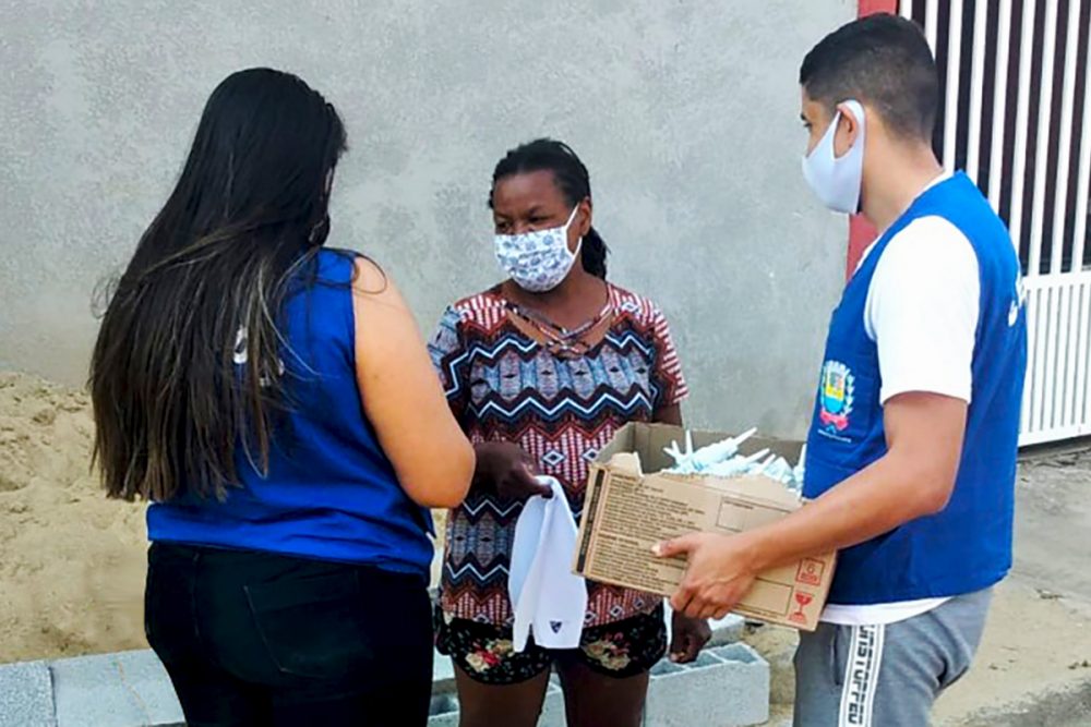 Bragança Paulista distribui máscaras e álcool gel na Vila Batista dia 26