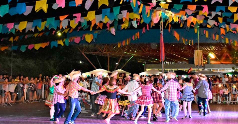 17/06 - SÁBADO TEM MEGA FESTA JUNINA