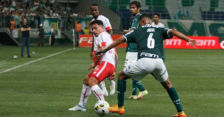 Há 4 rodadas sem vencer, Bragantino recebe o líder Palmeiras