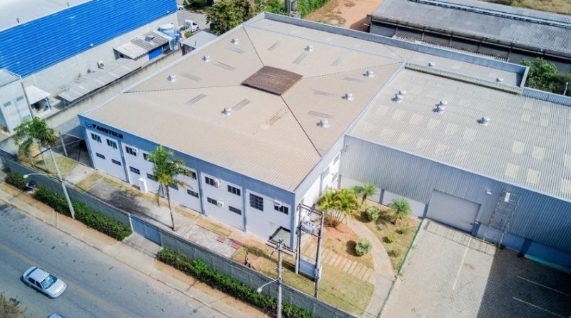 Ferramentaria contrata orçamentista e vendedor em Bragança