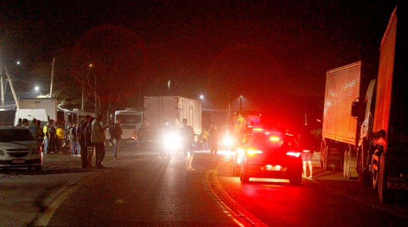 Bolsonaristas interditam Rodovia Capitão Bardoíno em Bragança