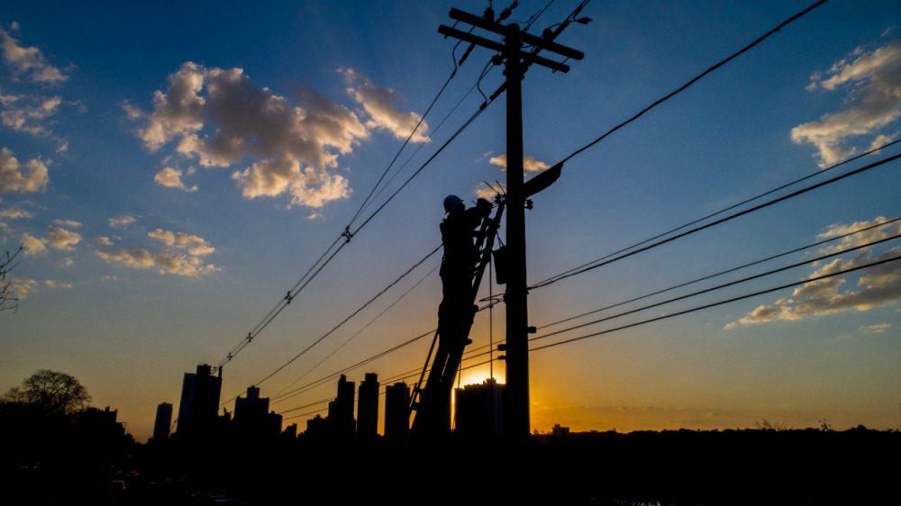 Energisa contrata eletricistas e técnicos de rede e linhas