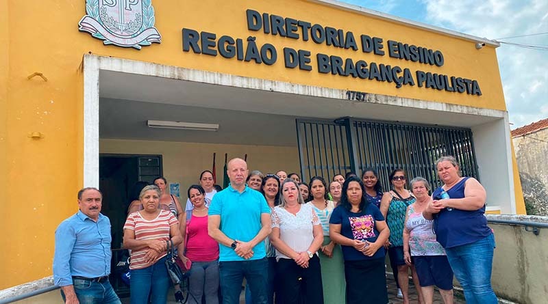 Merendeiras com salários atrasados protestam em Bragança
