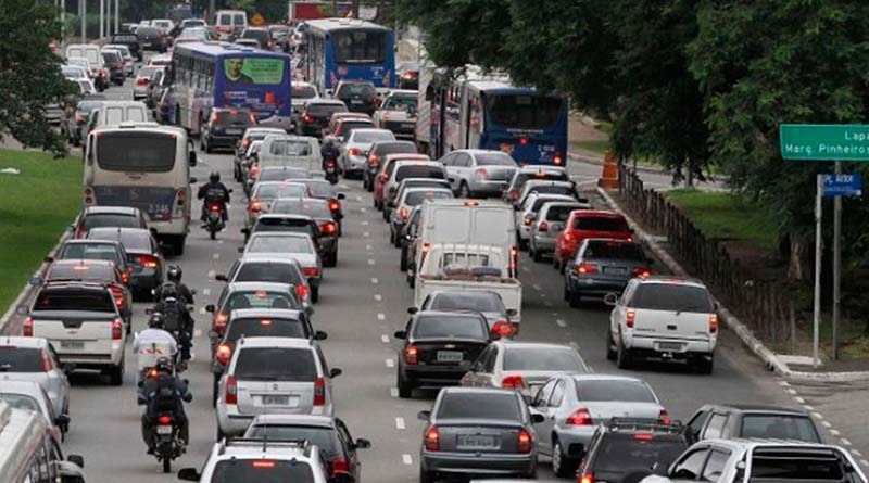 Rodízio de veículos está suspenso na capital